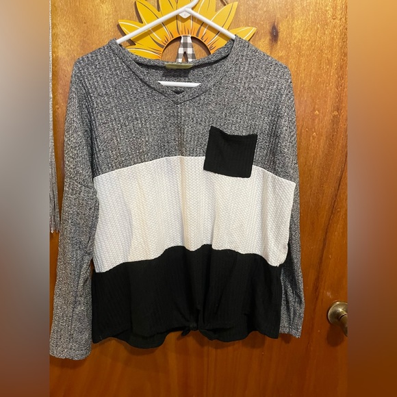 lots of clothes! all mostly size small/ medium - Picture 8 of 13